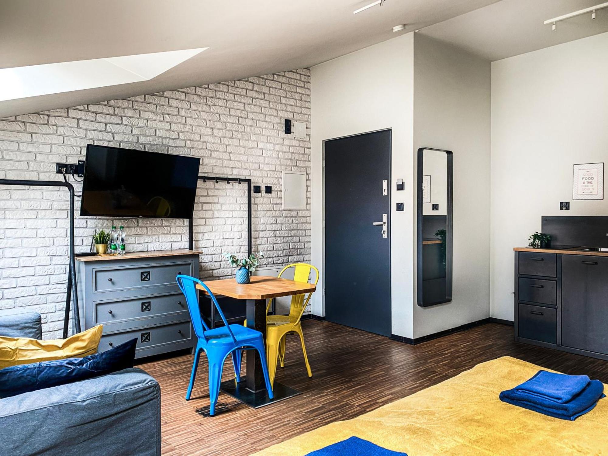 Cozy With Ac For Couples - Old Town Apartment *