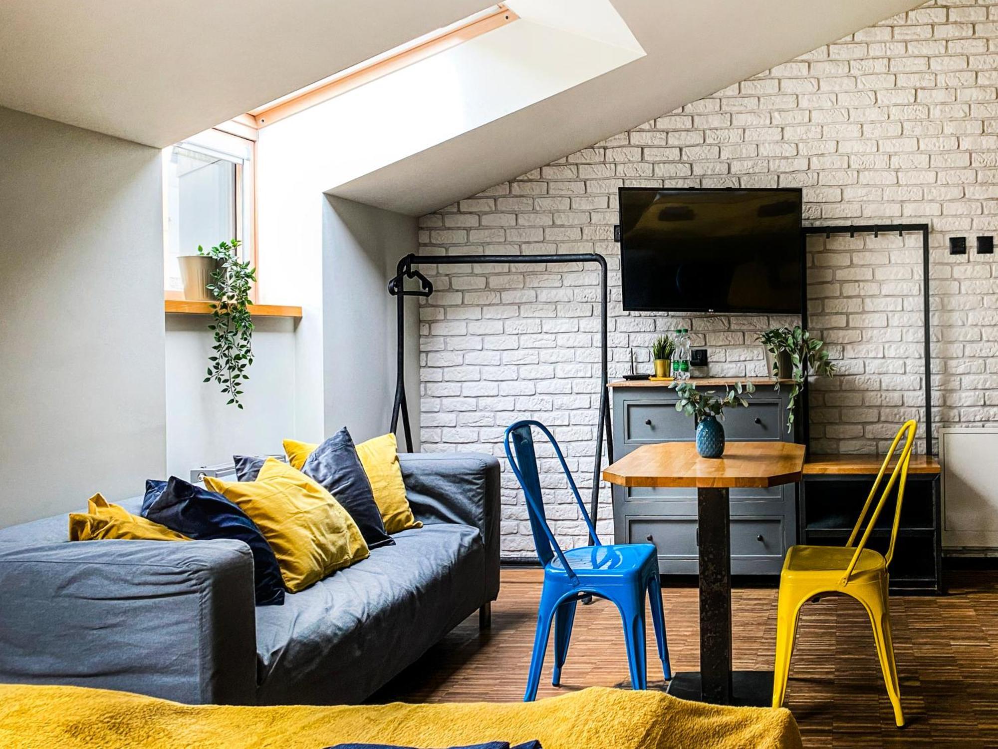 Cozy With Ac For Couples - Old Town Apartment Krakau