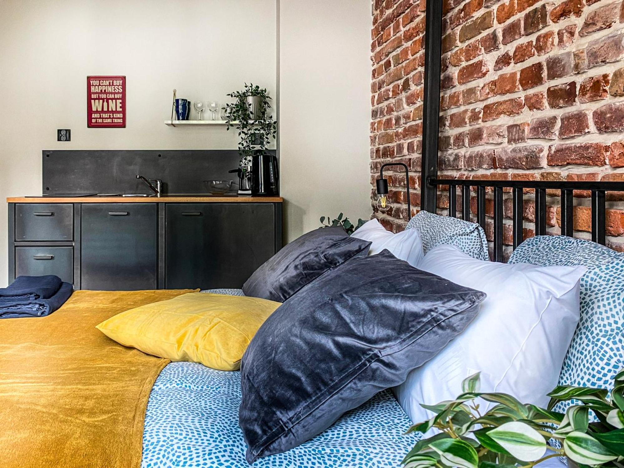 Cozy With Ac For Couples - Old Town Apartment *